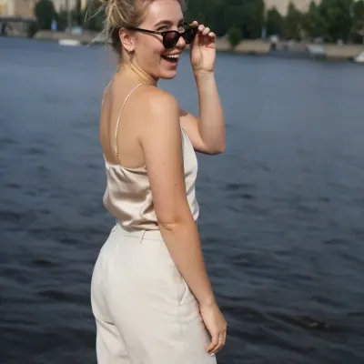 Оля